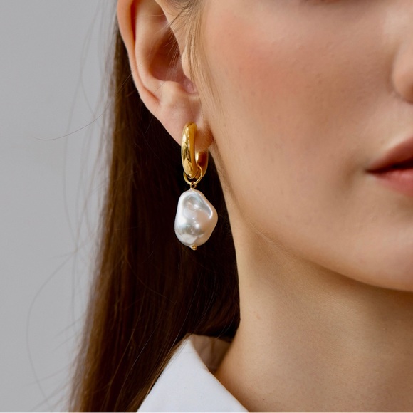 Gold and pearl huggie drop earrings - Picture 2 of 4